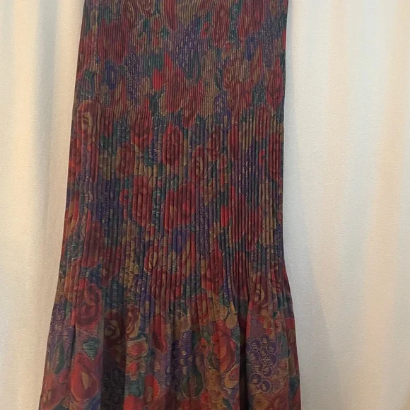 Multi Colored Pleated Long Skirt with Elastic Waist and Lining - Picture 2 of 5